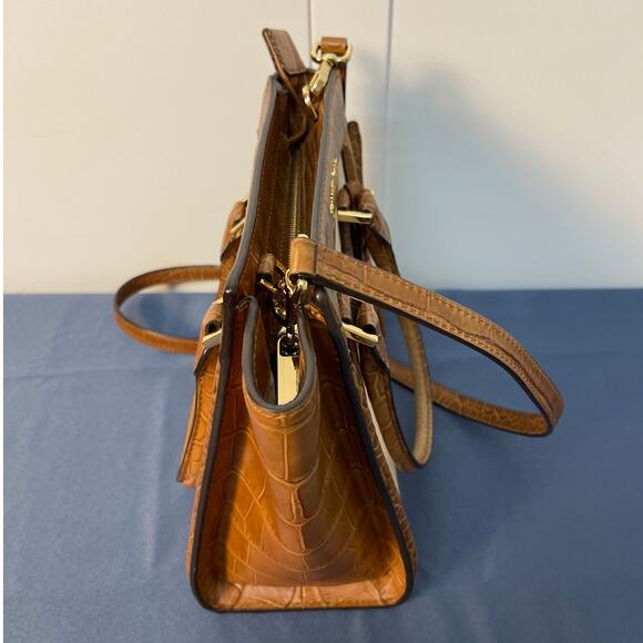 Michael Kors Colette Medium Messenger Sachet Bag Pre-owned‎ with Dust Bag - Picture 6 of 14